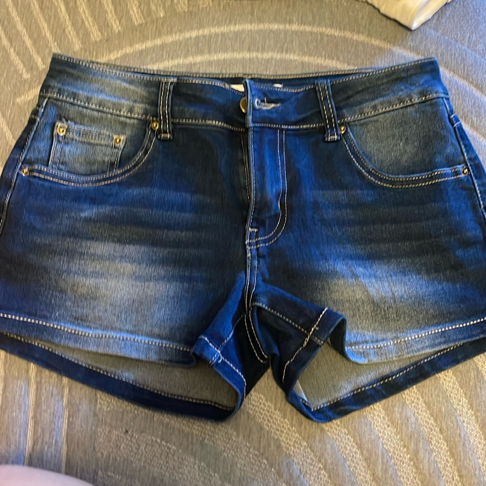 Women’s shorts size 7